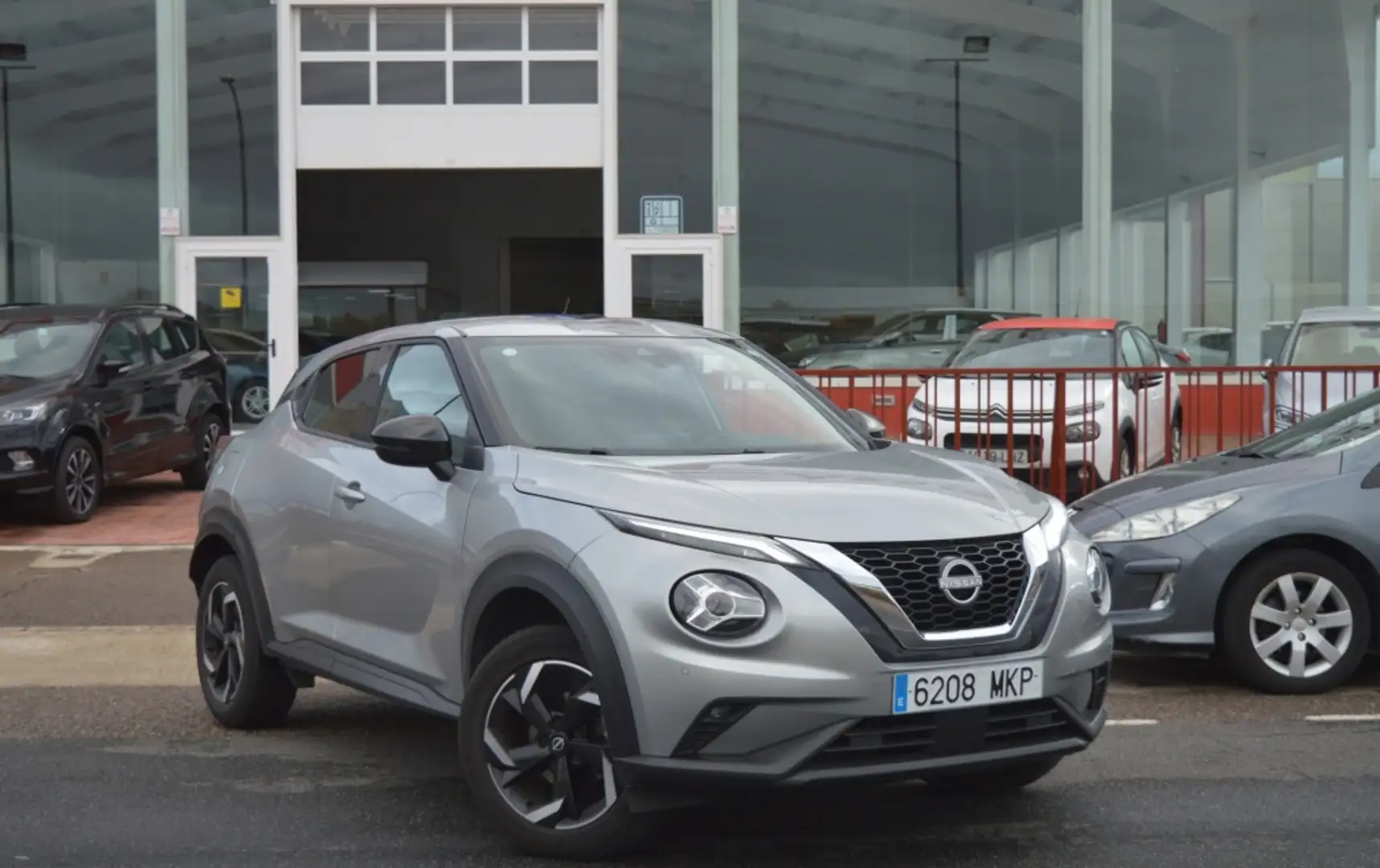 Nissan Juke 1.0 DIG-T N-Connecta 4x2 114 Gris - 2