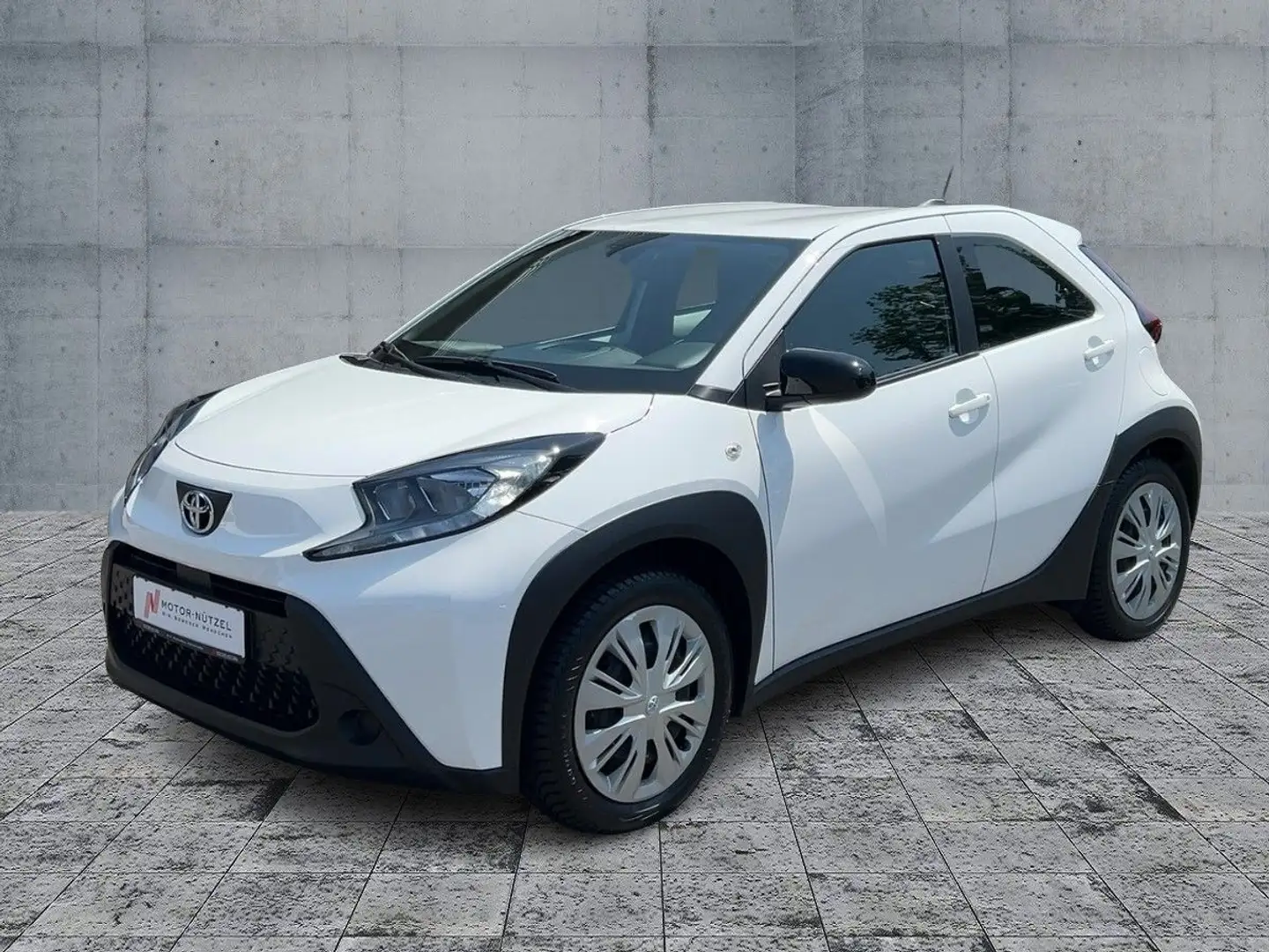 Toyota Aygo X AYGO X 1.0 APP+ACC+RFK+DAB+MFL+MFA+KLIMA+BT Weiß - 2