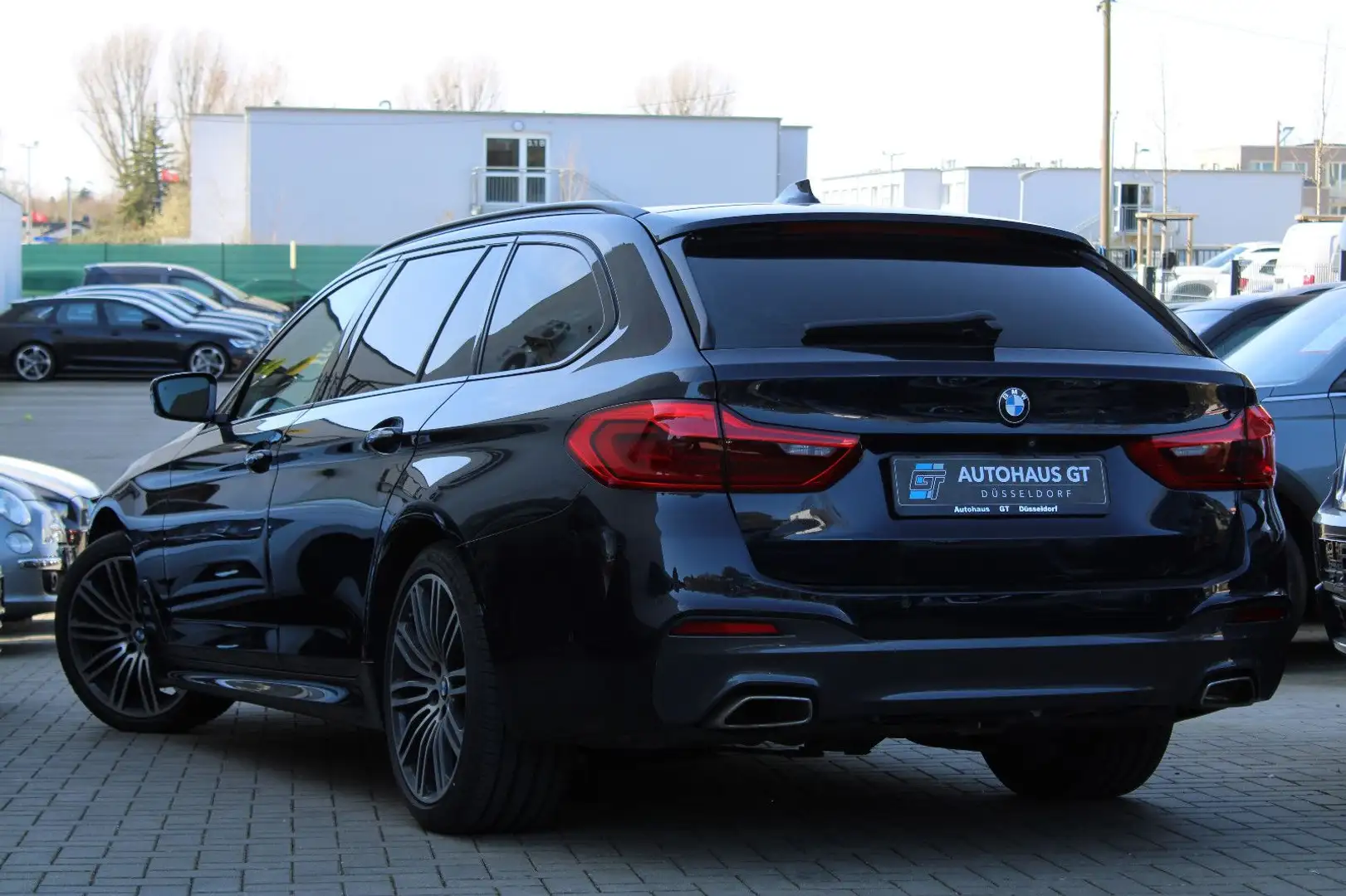 BMW 540 d xDrive M-Paket/Pano/HuP/Harman/360°K/TV/AHK Schwarz - 2