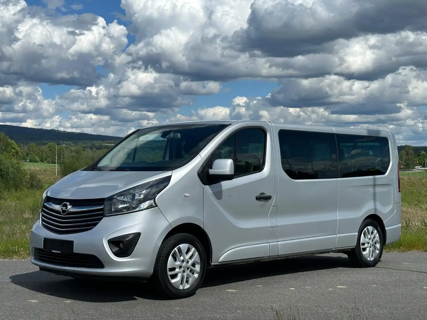 Opel Vivaro Vivaro Tour 2.5 CDTi Plateado - 2