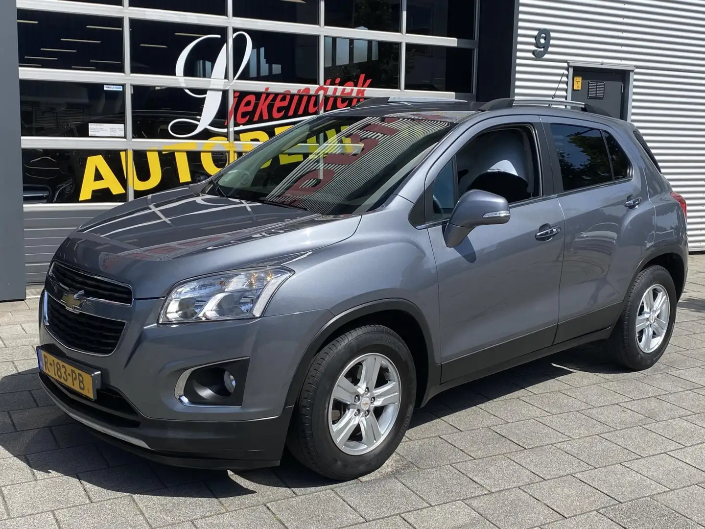 Chevrolet Trax 1.6 LS - Airco I Sport velgen & interieur I PDC I Grau - 1