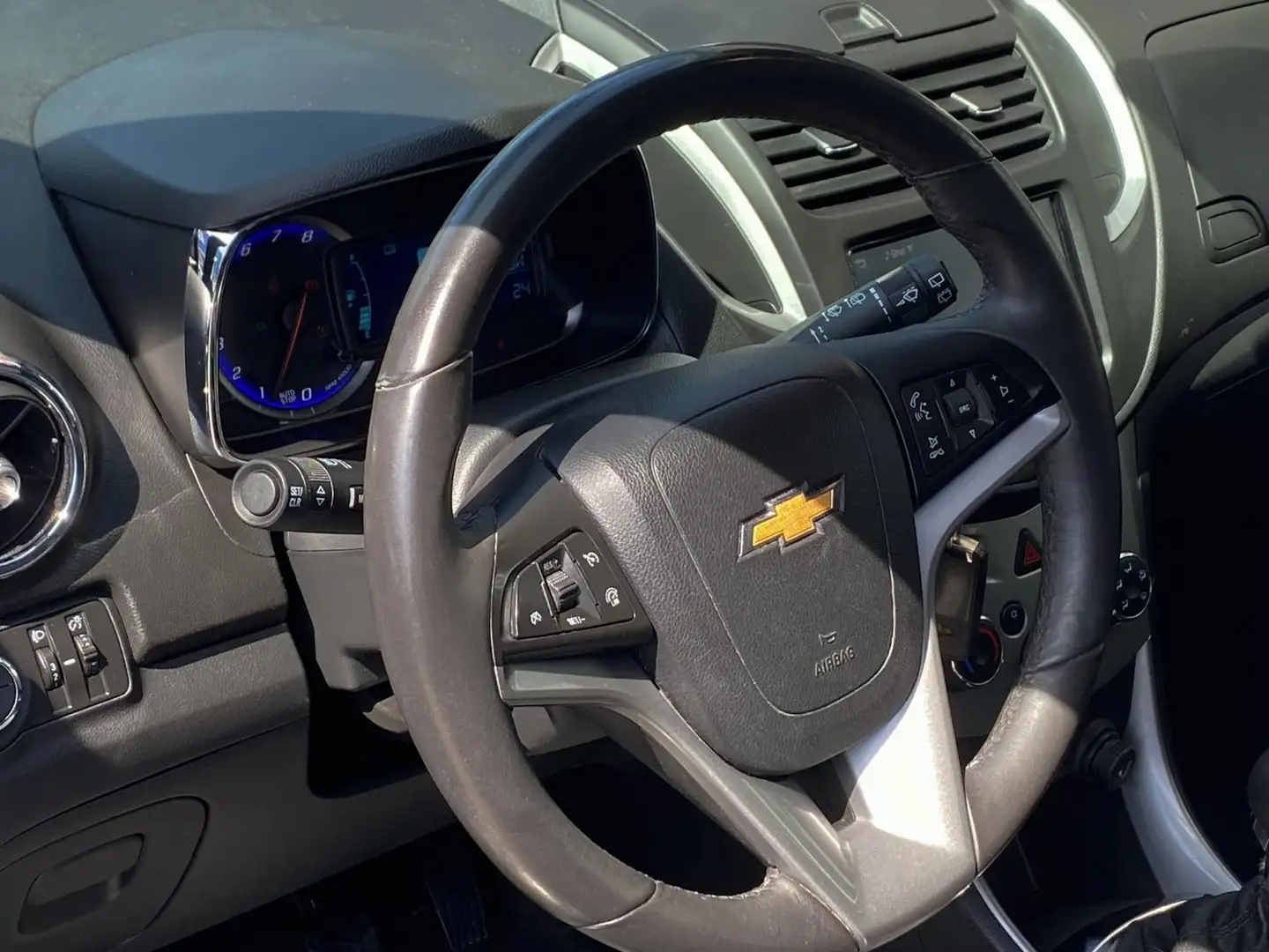 Chevrolet Trax 1.6 LS - Airco I Sport velgen & interieur I PDC I Grau - 2