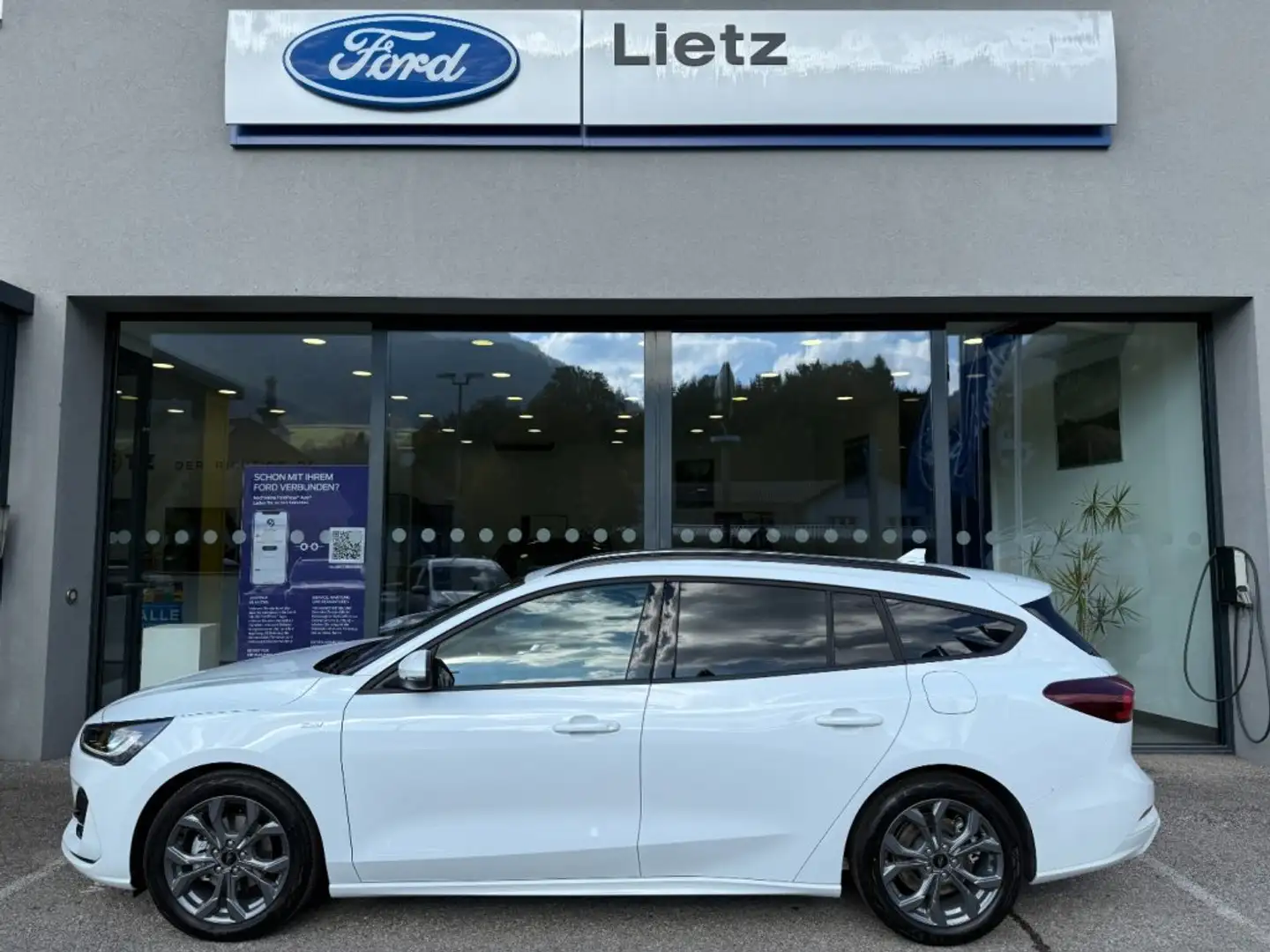 Ford Focus Turnier ST LINE 1,0EcoBoost Weiß - 1