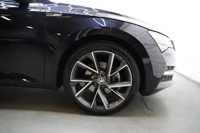 Skoda Superb view 10