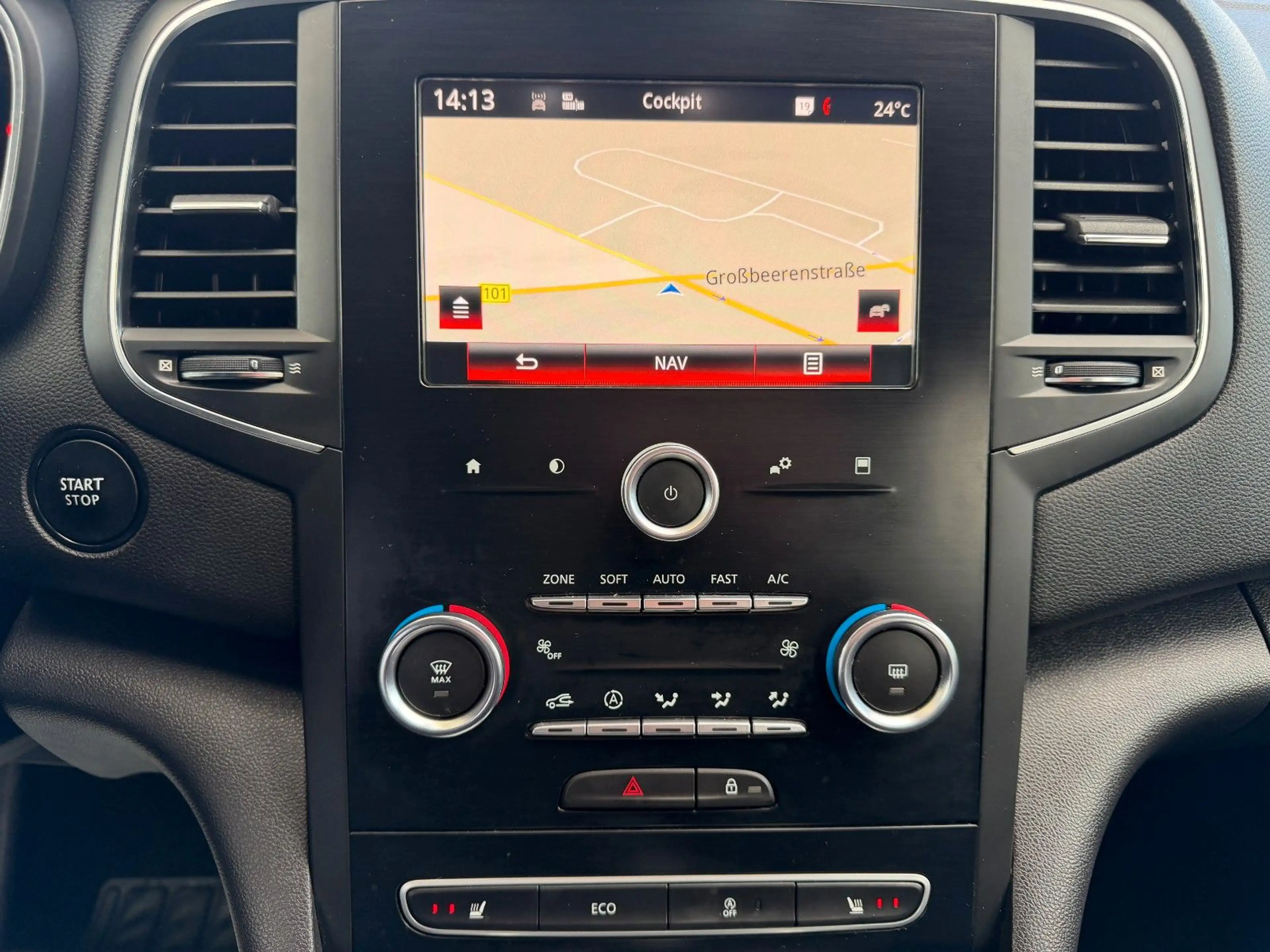 Renault Megane IV*AUTOMATIK*NAVI*PDC*2xSHZ*REIFEN NEU* — photo 9