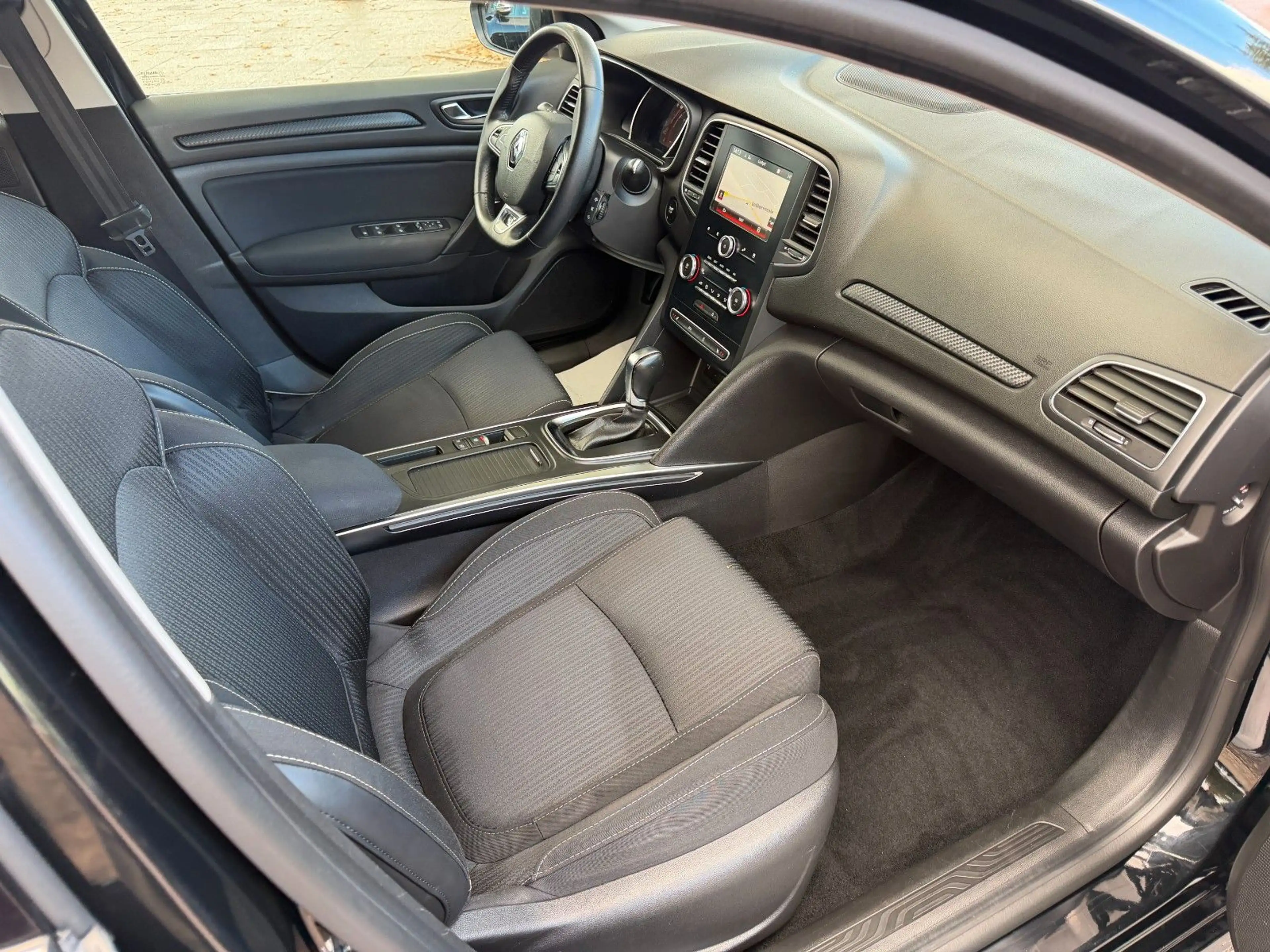 Renault Megane IV*AUTOMATIK*NAVI*PDC*2xSHZ*REIFEN NEU* — photo 15
