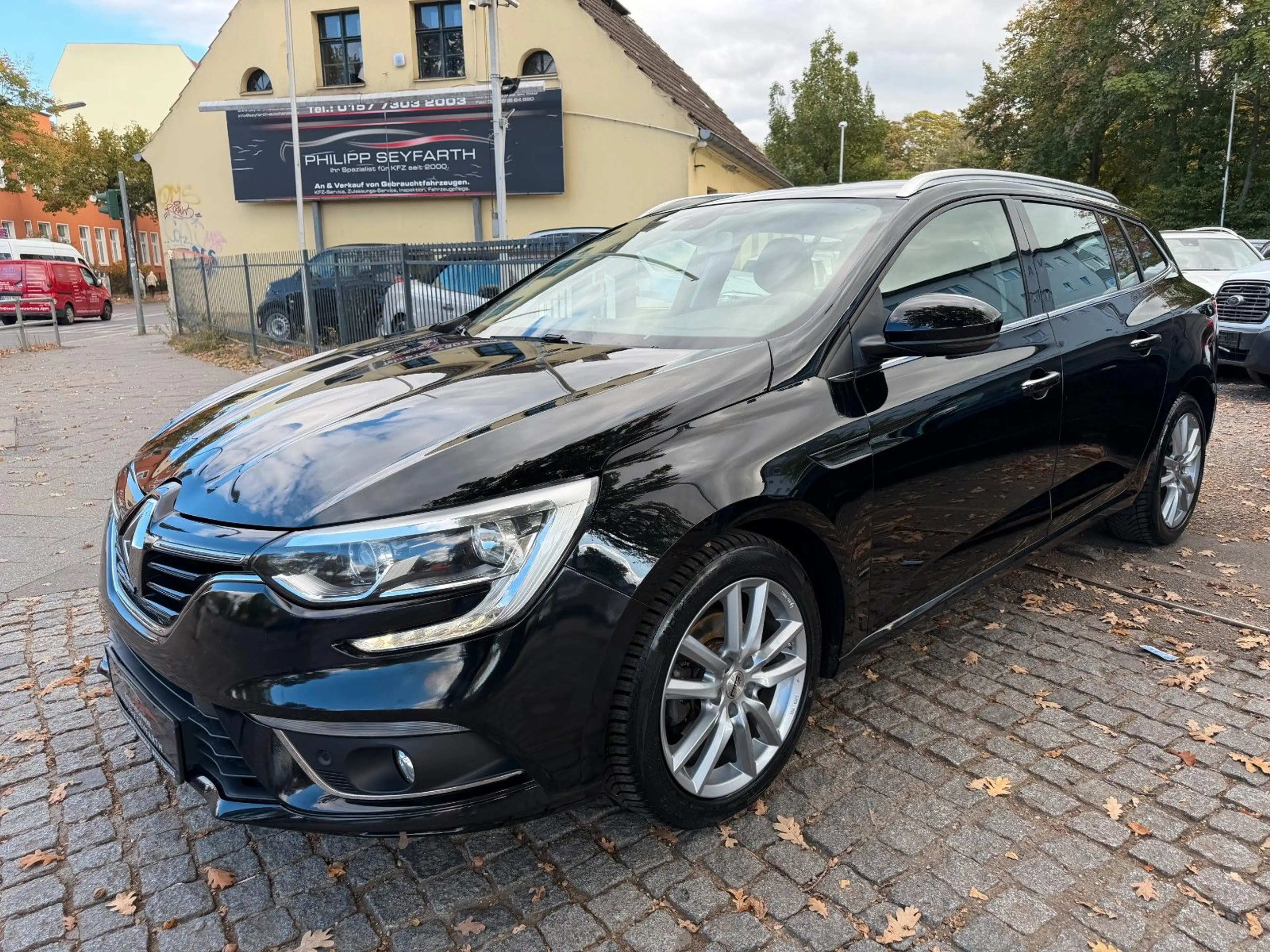 Renault Megane IV*AUTOMATIK*NAVI*PDC*2xSHZ*REIFEN NEU*