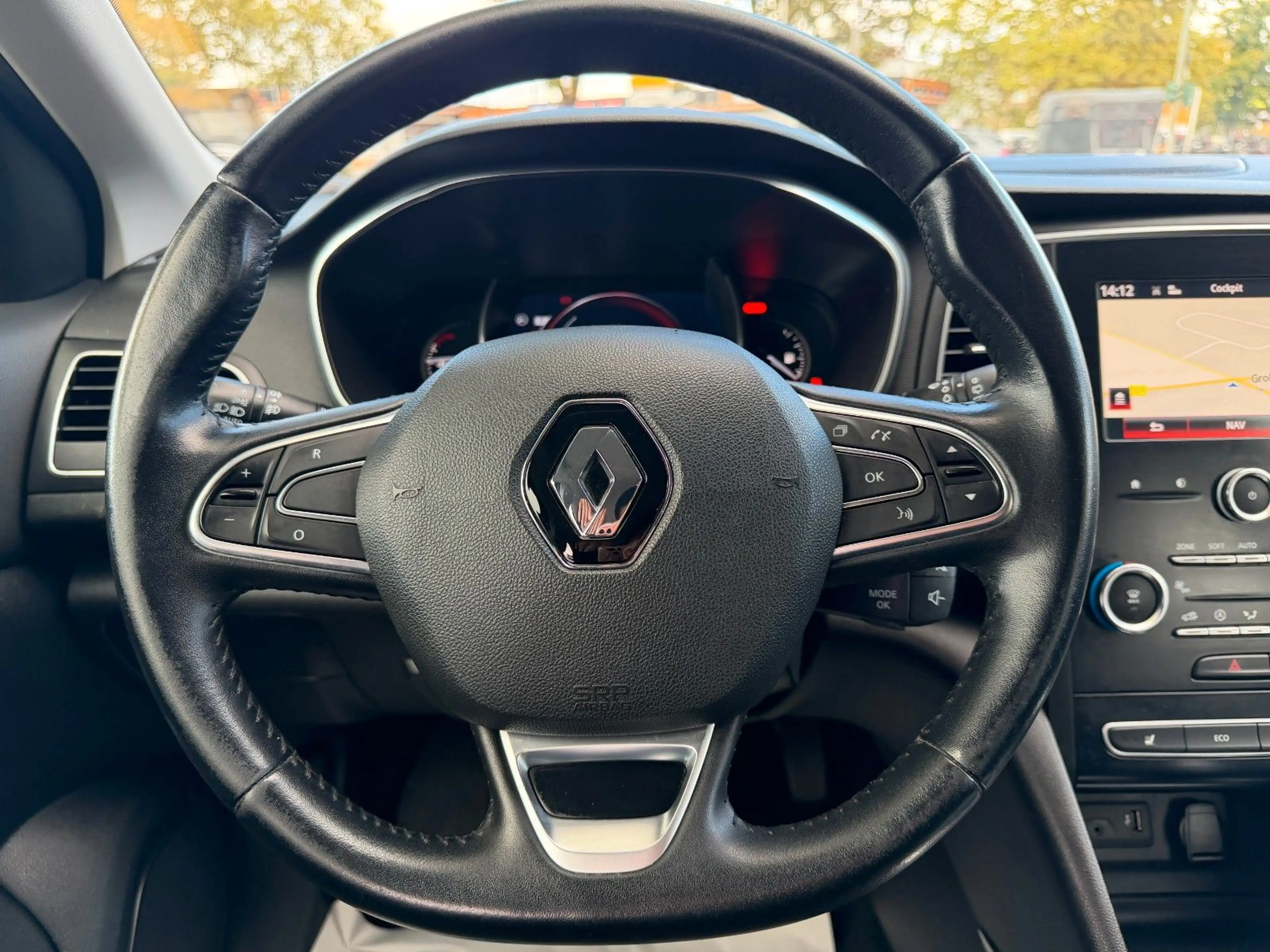 Renault Megane IV*AUTOMATIK*NAVI*PDC*2xSHZ*REIFEN NEU* — photo 10