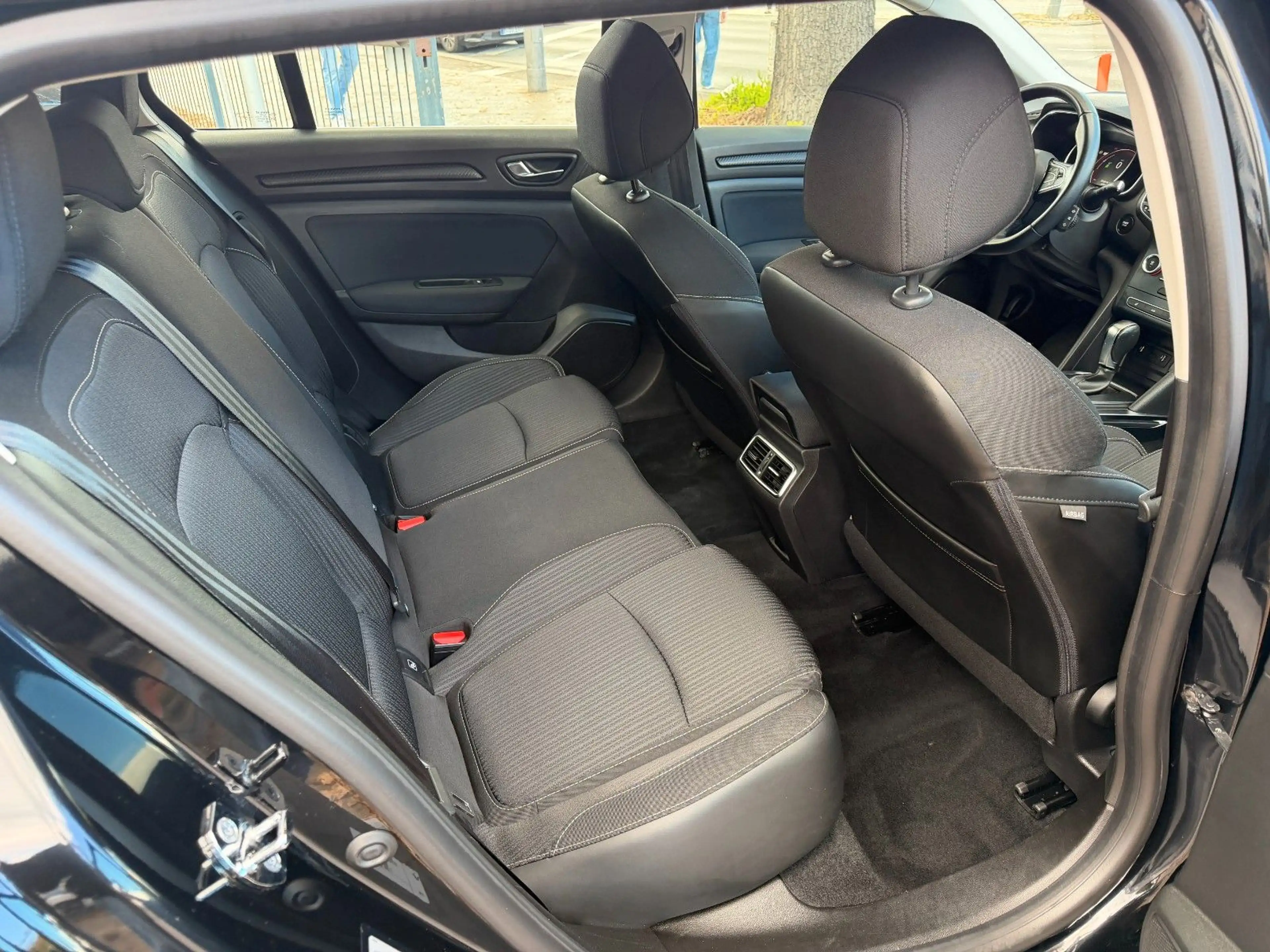 Renault Megane IV*AUTOMATIK*NAVI*PDC*2xSHZ*REIFEN NEU* — photo 14