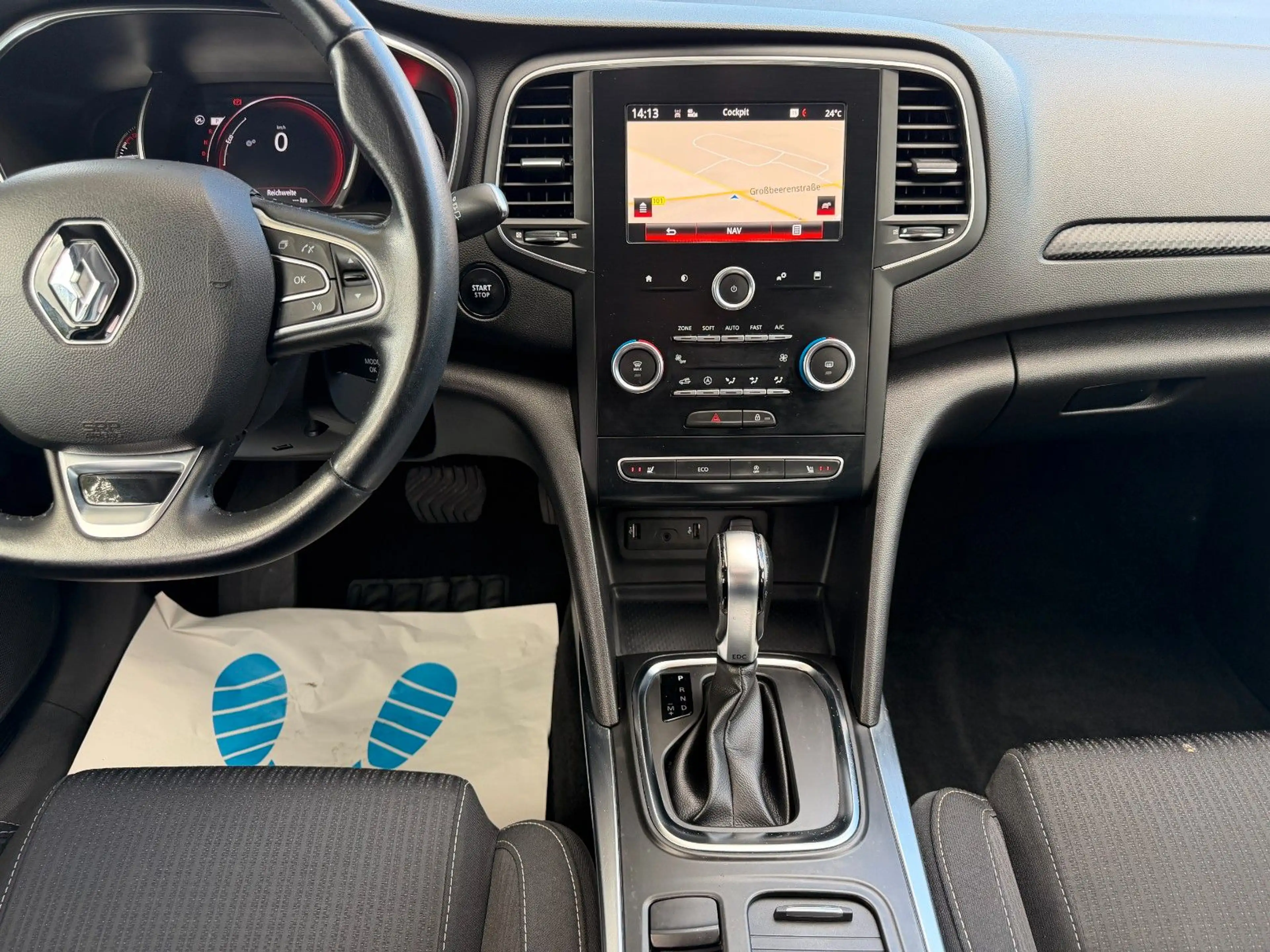 Renault Megane IV*AUTOMATIK*NAVI*PDC*2xSHZ*REIFEN NEU* — photo 8