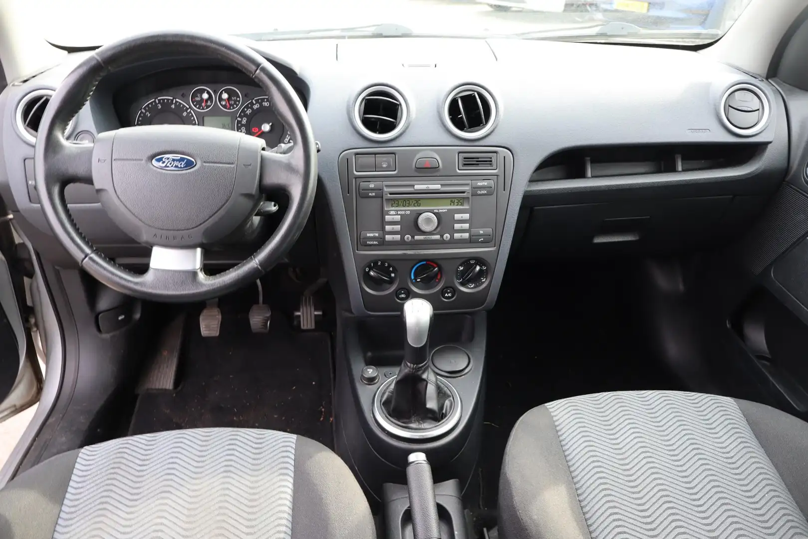 Ford Fusion 1.4-16V Futura Airco, Elektrische ramen, Radio cd Grau - 2