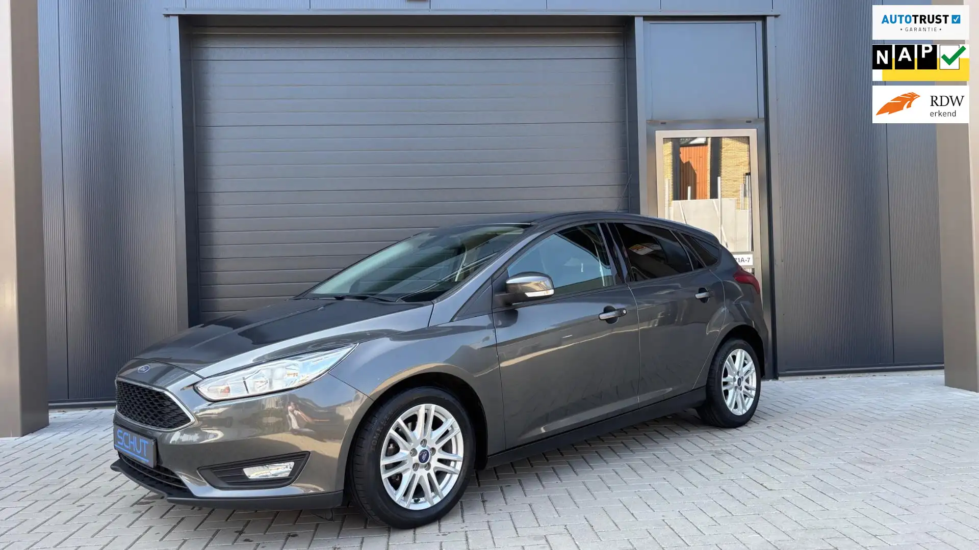 Ford Focus 125pk Titanium CLIMA | STOELVERWARMING | LAGE KM-S Grijs - 1