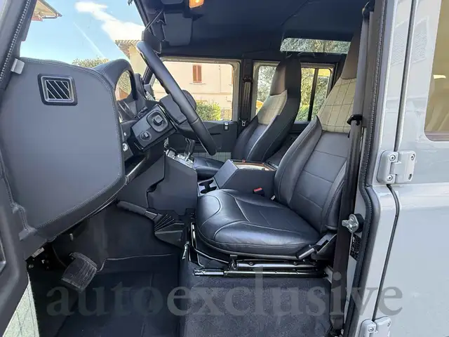 Land Rover Defender view 5