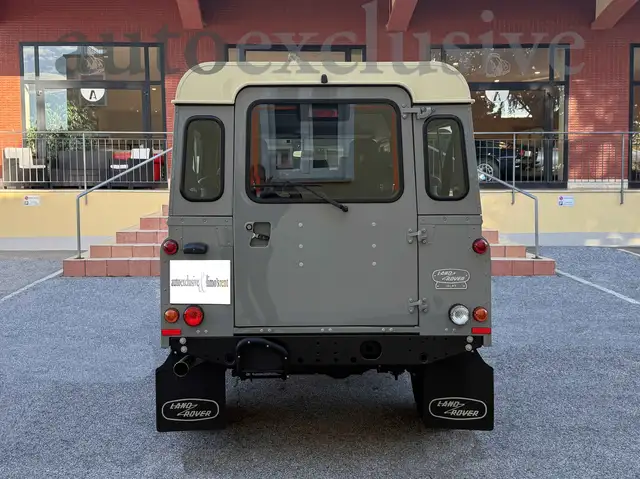 Land Rover Defender view 4