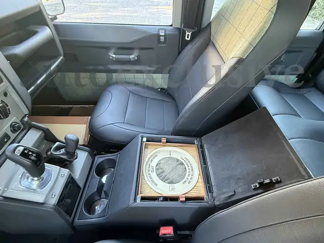 Land Rover Defender view 7