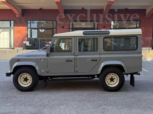 Land Rover Defender view 3