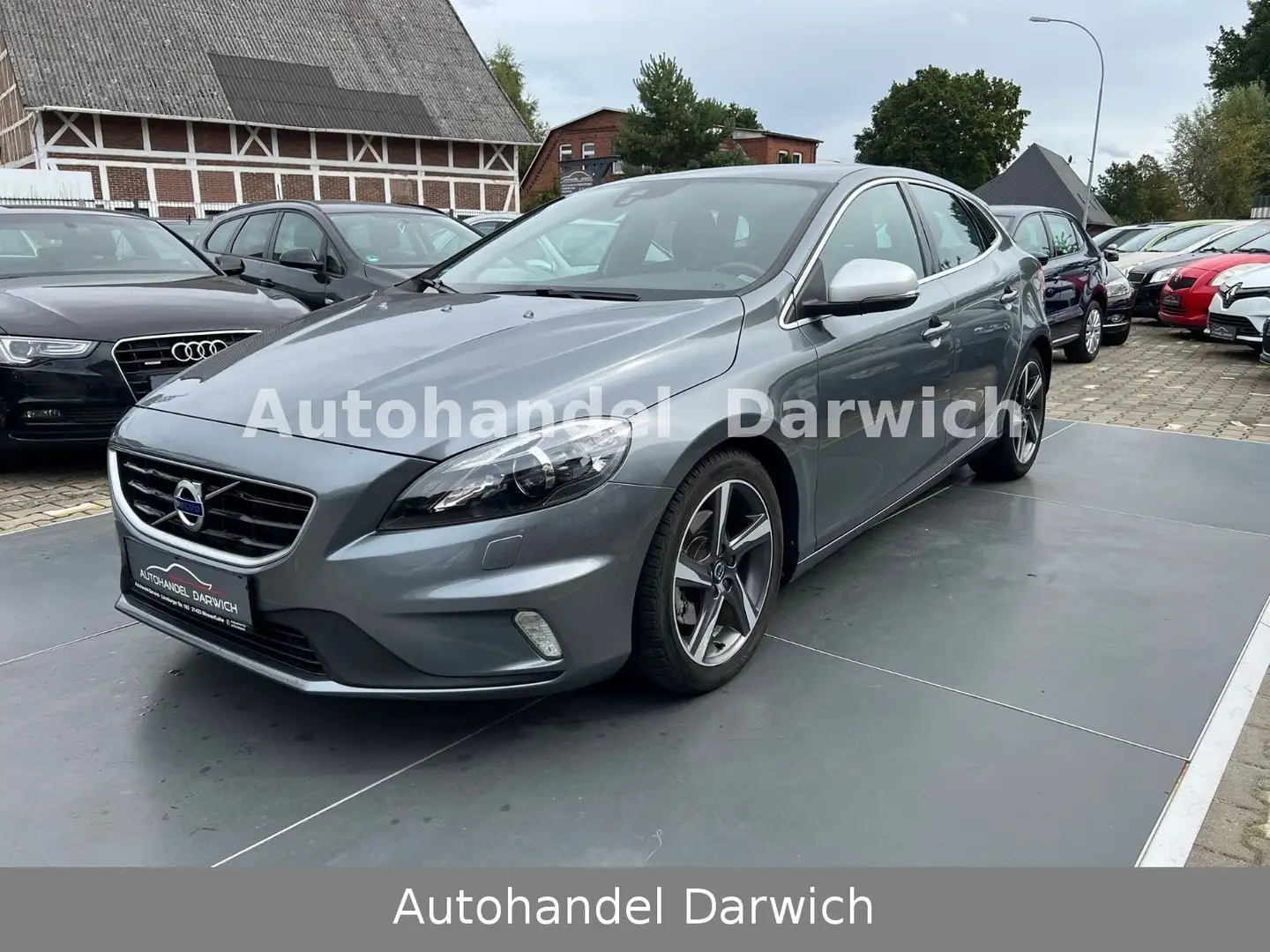 Volvo V40 D2 Kinetic+ R Design 2.Hand S.Heft Top Gris - 1