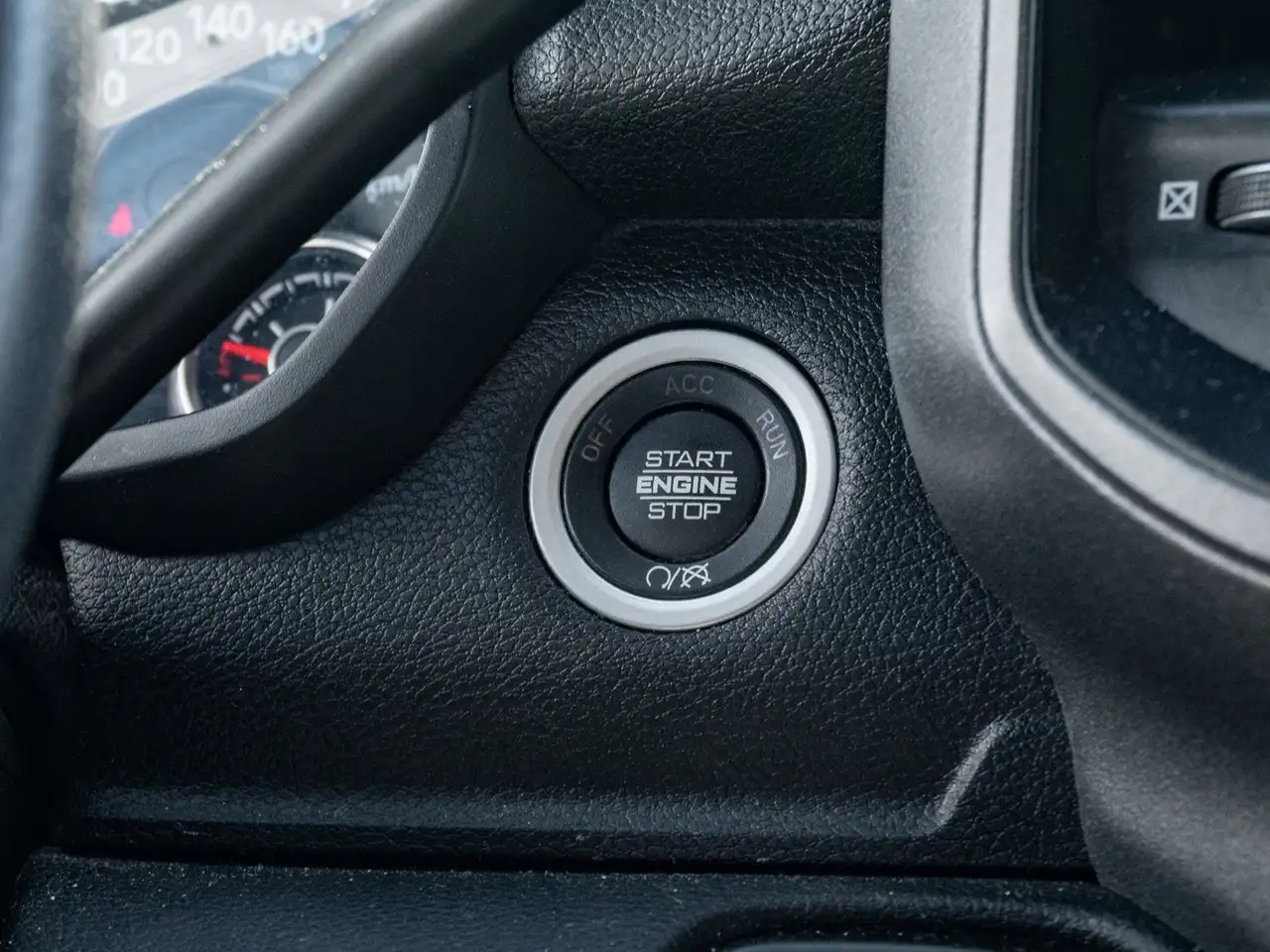 RAM 3500 снимка RAM 3500