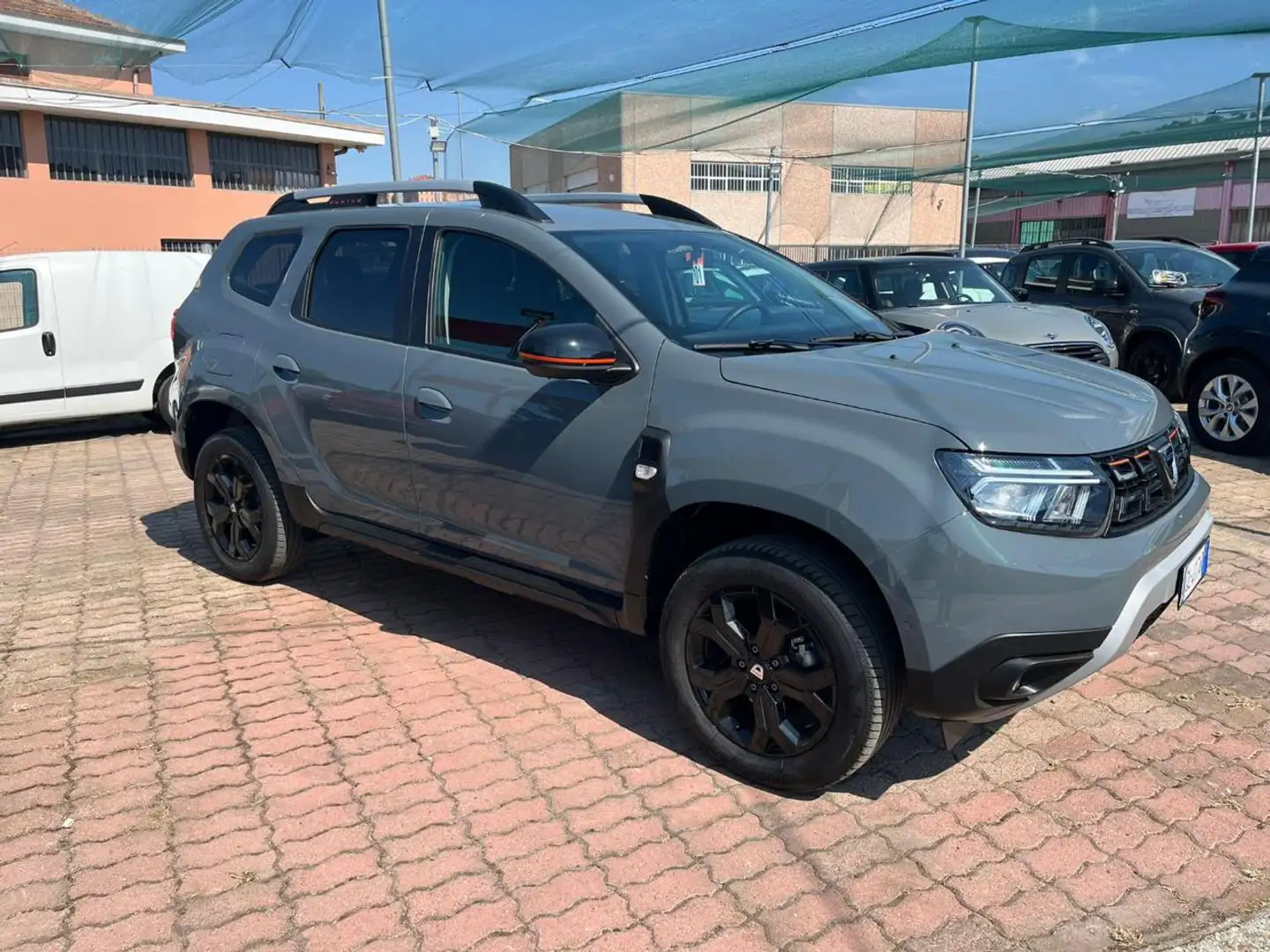 Dacia Duster 1.0 TCe GPL 4x2 Journey Grey - 1