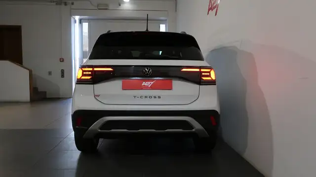 Volkswagen T-Cross view 11