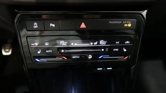 Volkswagen T-Cross view 13