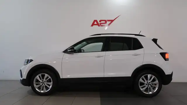 Volkswagen T-Cross view 3