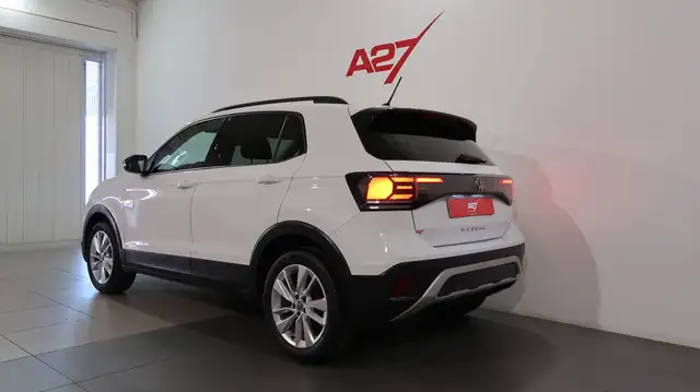 Volkswagen T-Cross view 6
