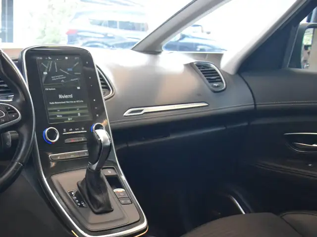 Renault Scenic view 6