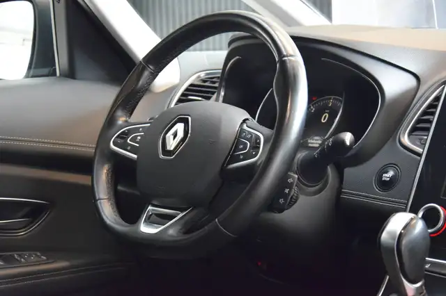 Renault Scenic view 12