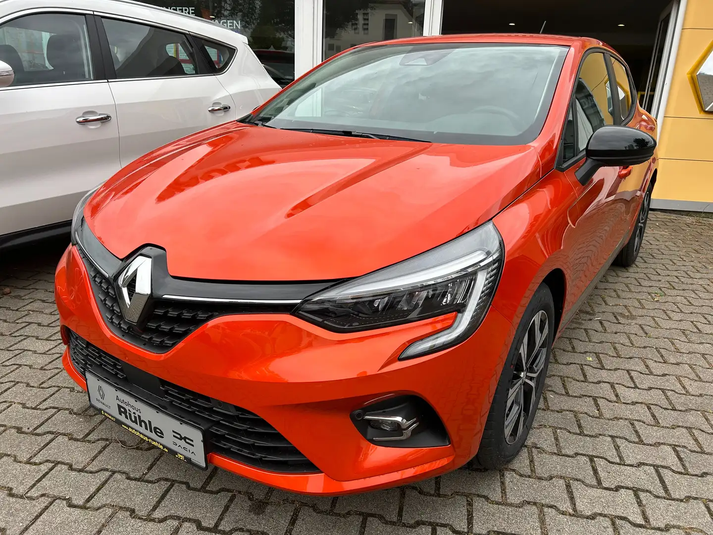 Renault Clio Evolution TCe 90 Vfw. Orange - 1