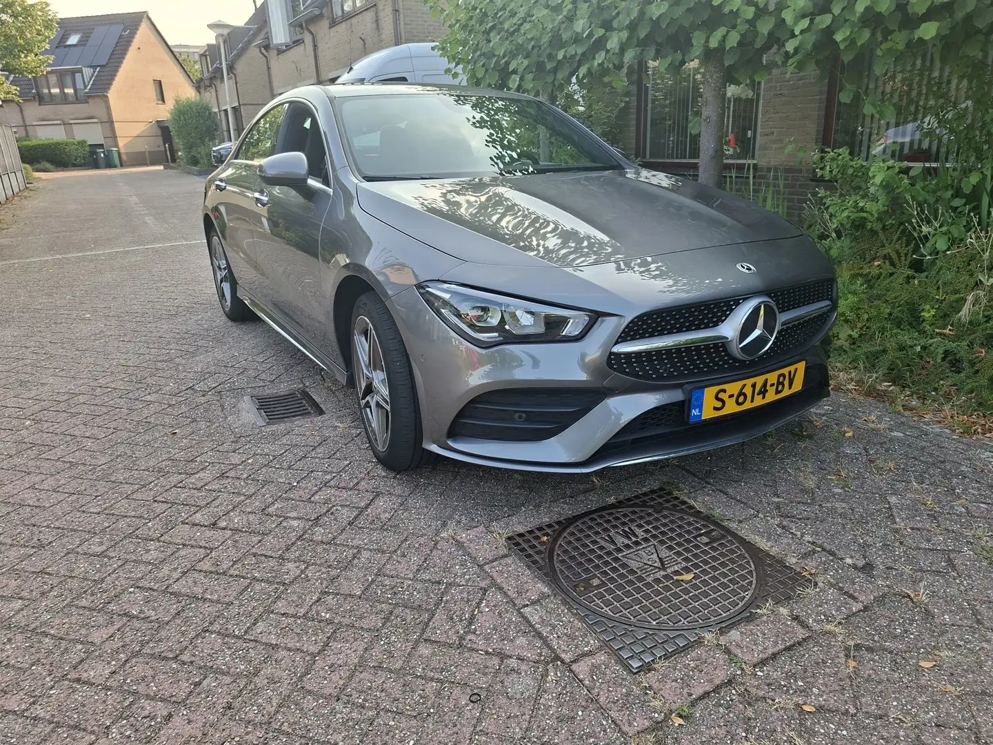 Mercedes-Benz CLA 250 AMG Line plug in hybride Grijs - 2