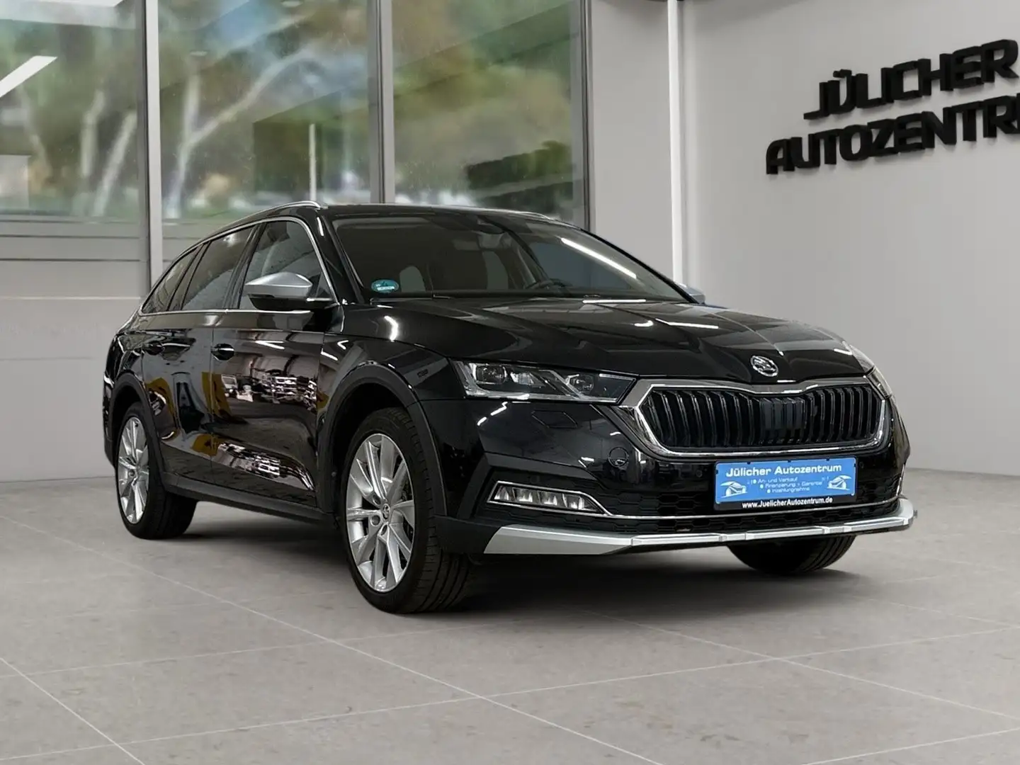 Skoda Octavia Combi Scout 4x4, Garantie 01.2027 Schwarz - 1