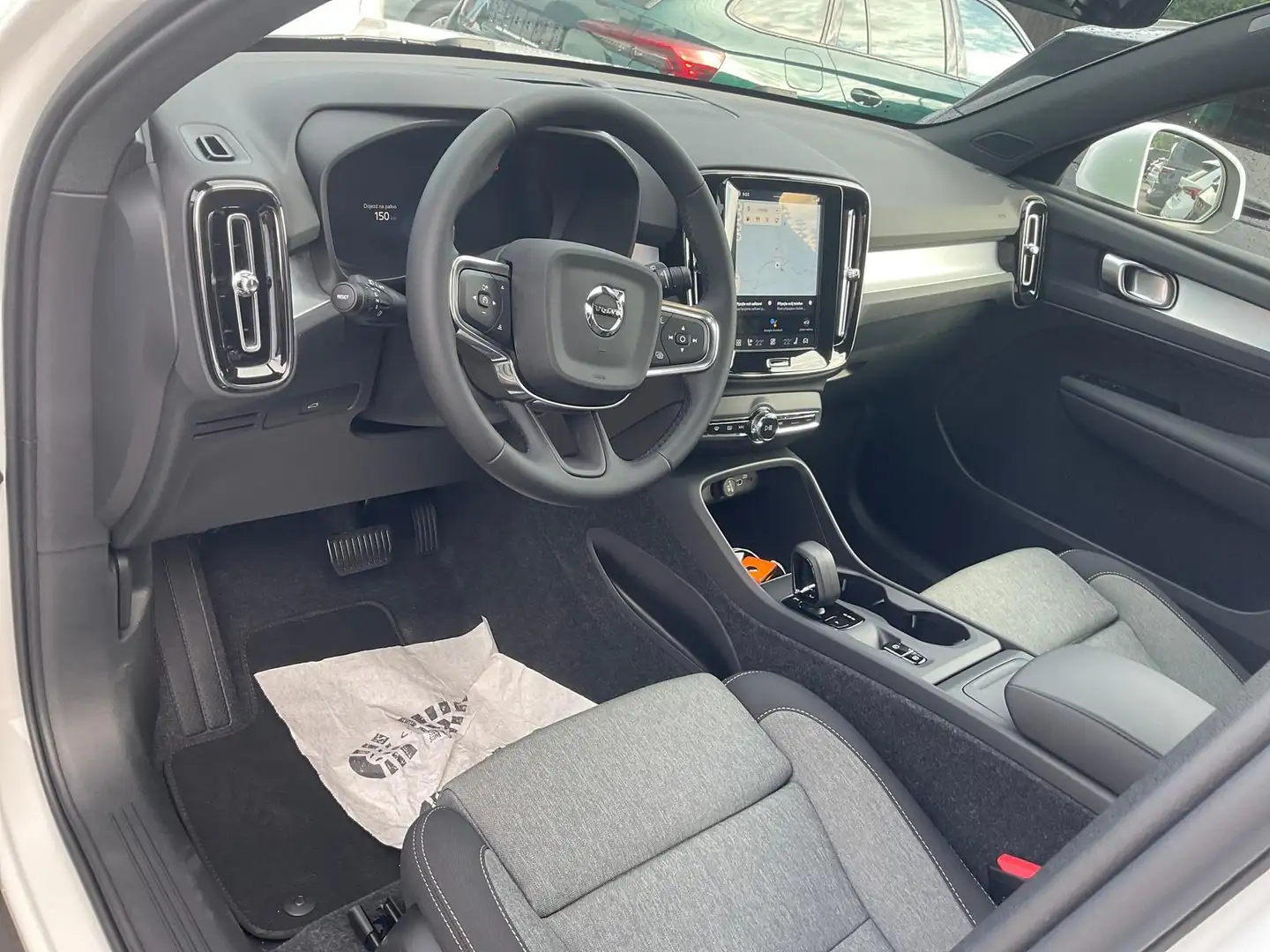Volvo XC40 Core 2WD B3 Mild-Hybrid Core, AHK, Navi, LED, W... Weiß - 1