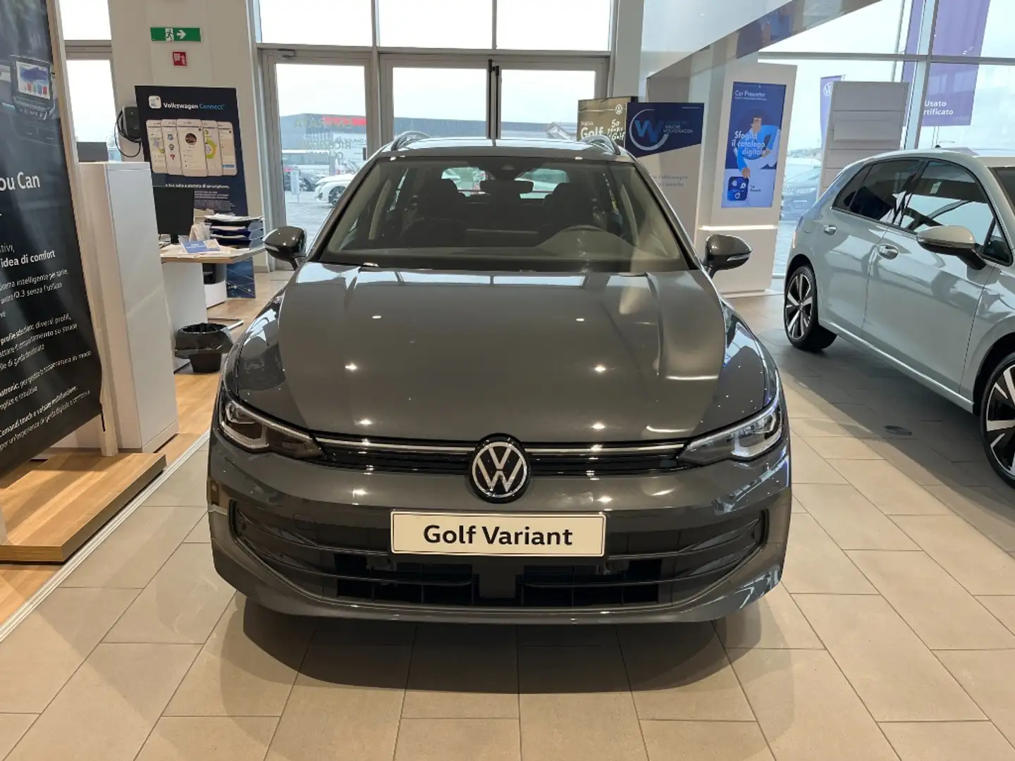 Volkswagen Golf Nuova Golf Variant Life 1.5 eTSI ACT 85 kW (115 CV Grigio - 2