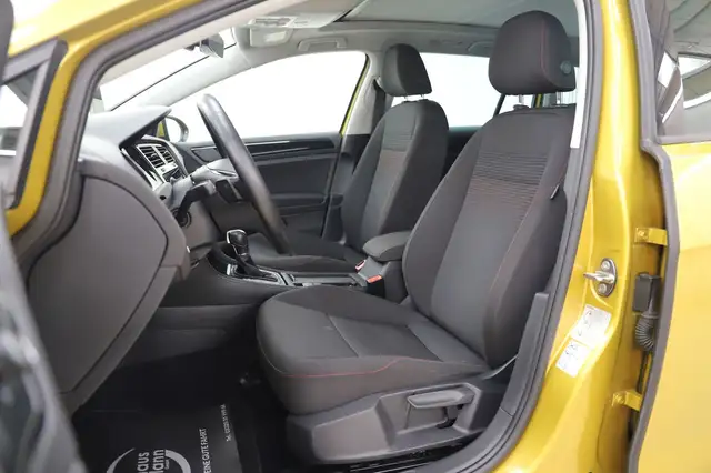 Volkswagen Golf view 9