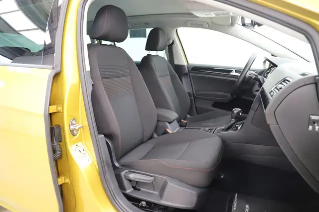 Volkswagen Golf view 10