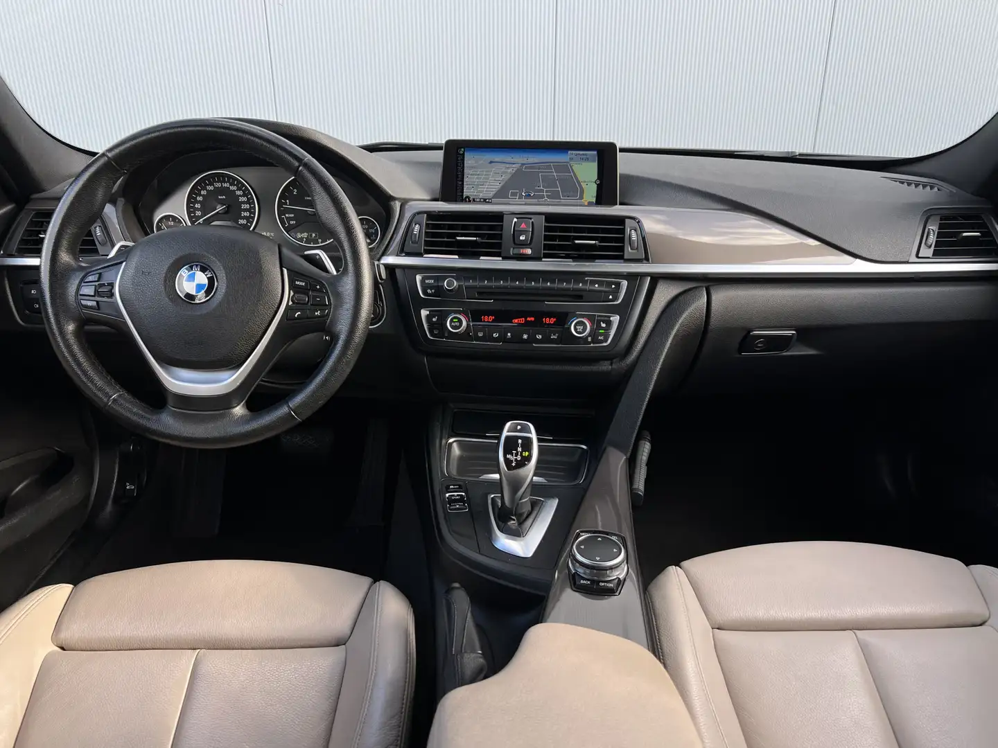 BMW 320 3-serie 320i High Executive Automaat Navigatie/Tre Bruin - 2