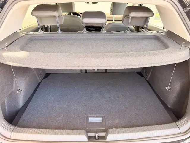 Volkswagen Golf view 12