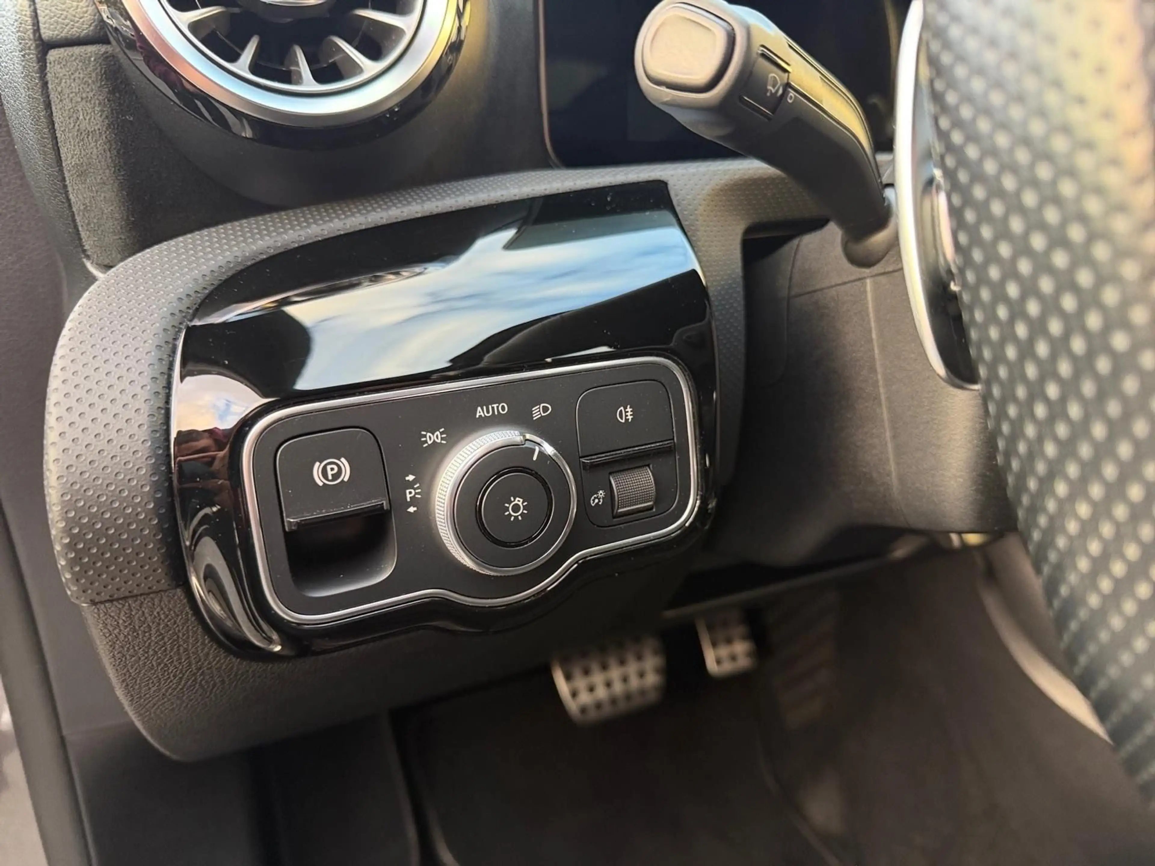 Mercedes-Benz A 35 AMG A Limousine A 35 AMG 4Matic AUTOMATIK — photo 13