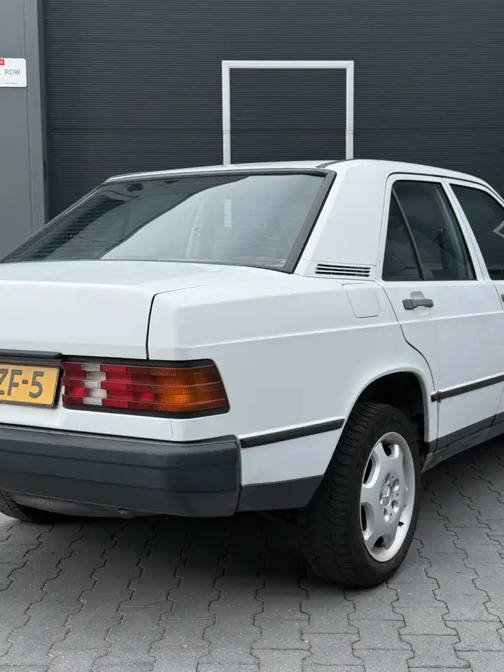 Mercedes-Benz 190 2.0, foto 2