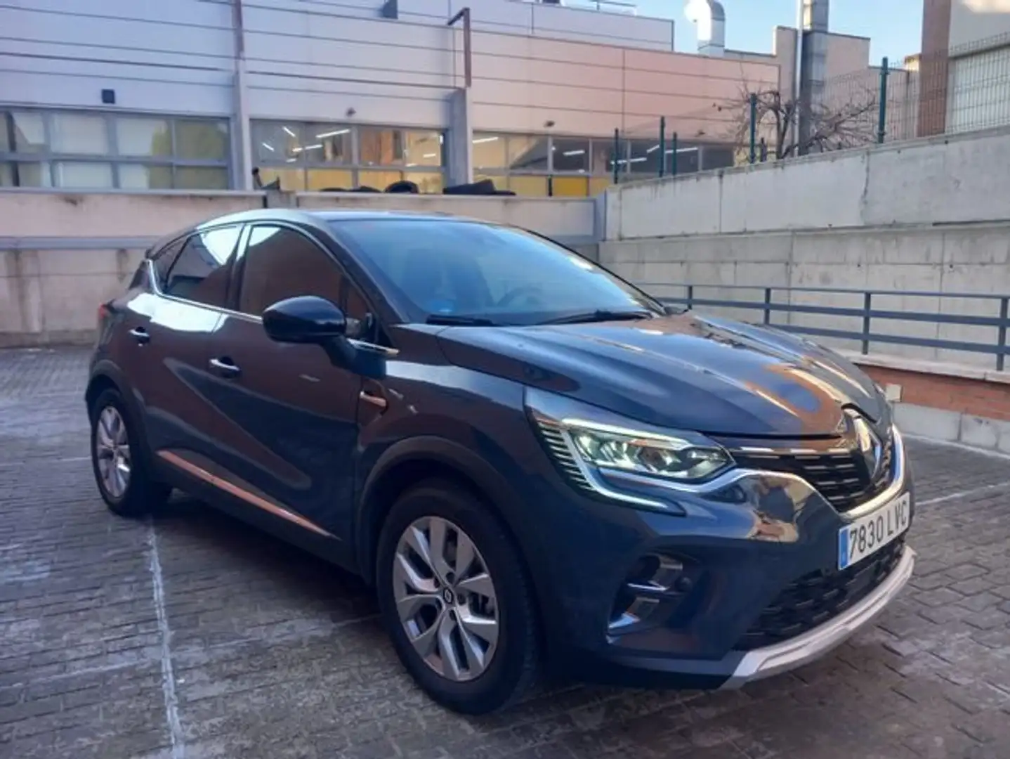 Renault Captur Zen E-TECH Híbrido 105 kW (145 CV) Bleu - 2