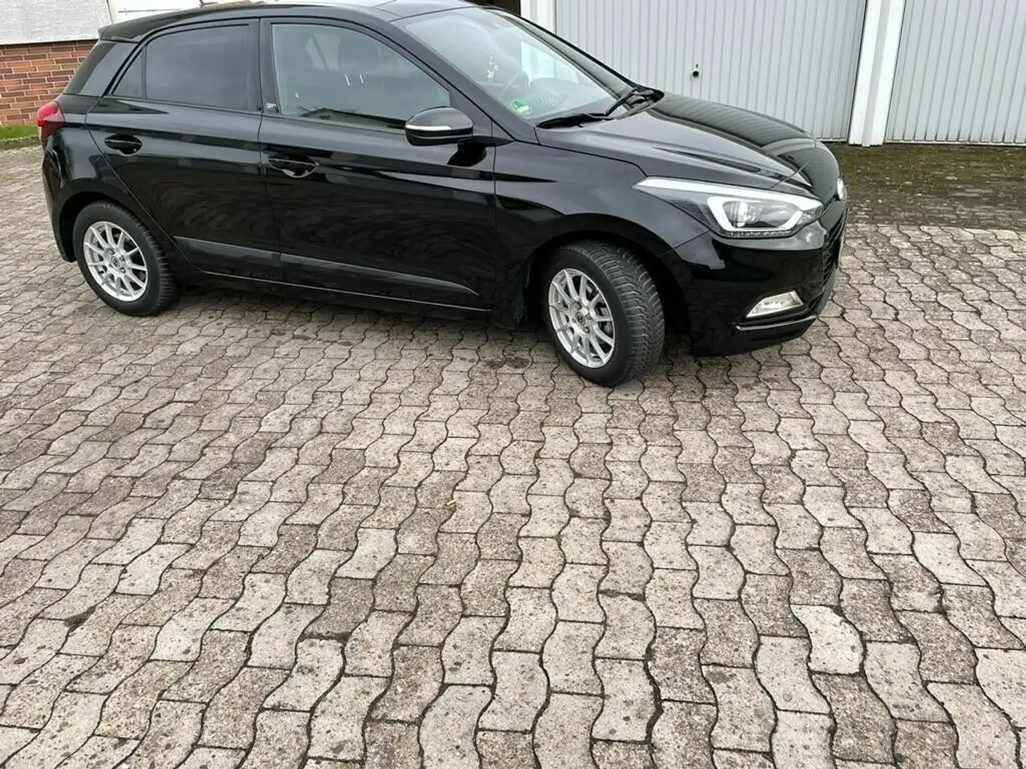 Hyundai i20 i20 1.2 Passion Plus Schwarz - 2