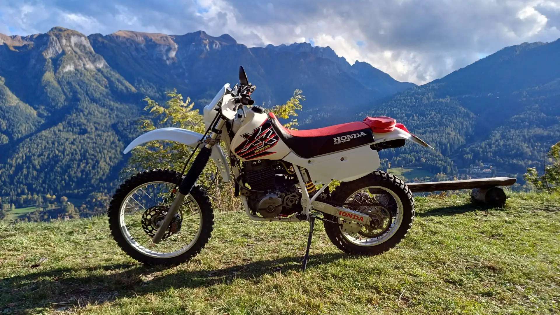 Honda XR 600 R Blanc - 1