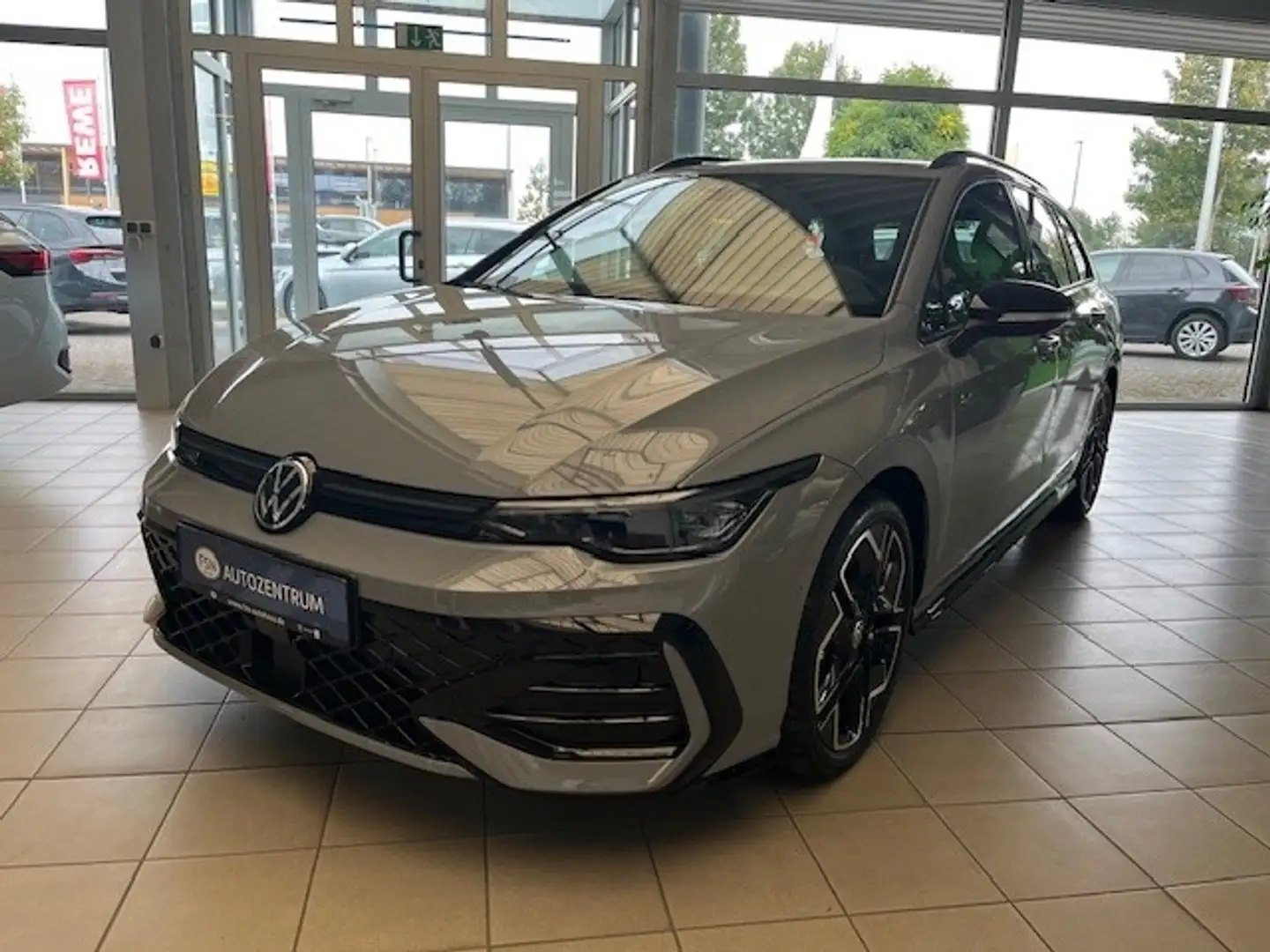 Volkswagen Golf Variant VIII Variant 2.0 TDI DSG R-Line Black Style LED-M Grau - 2