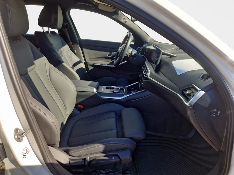 BMW 330 M Sport Pro — photo 14