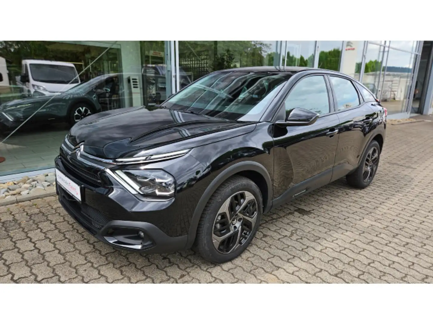 Citroen C4 1.2 PureTech 130 Plus Stop&Start Schwarz - 1