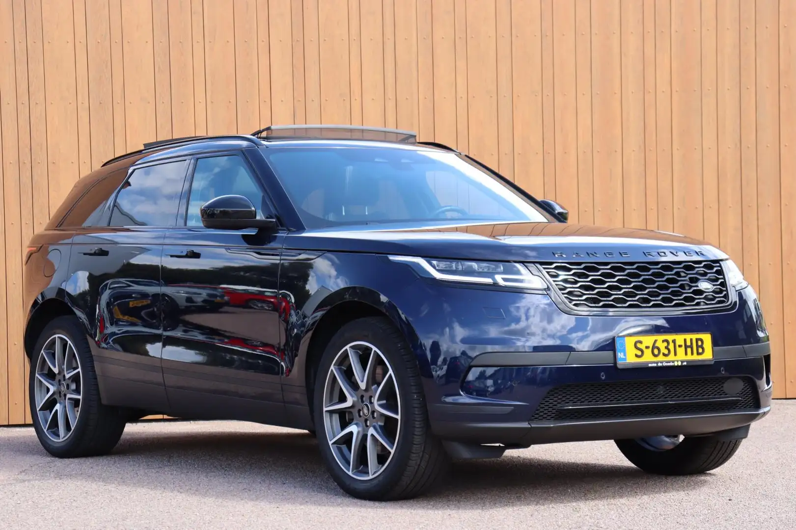 Land Rover Range Rover Velar 2.0 P400e R-Dynamic S Blauw - 2