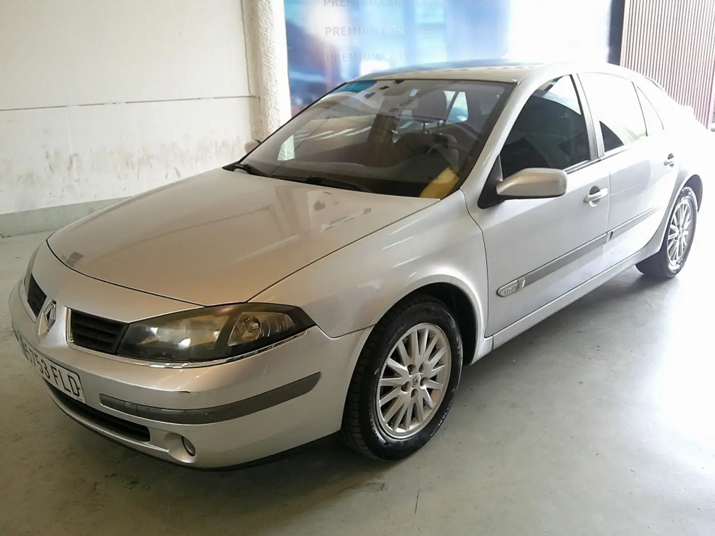 Renault Laguna 1.9DCI Expression 130 Gris - 1