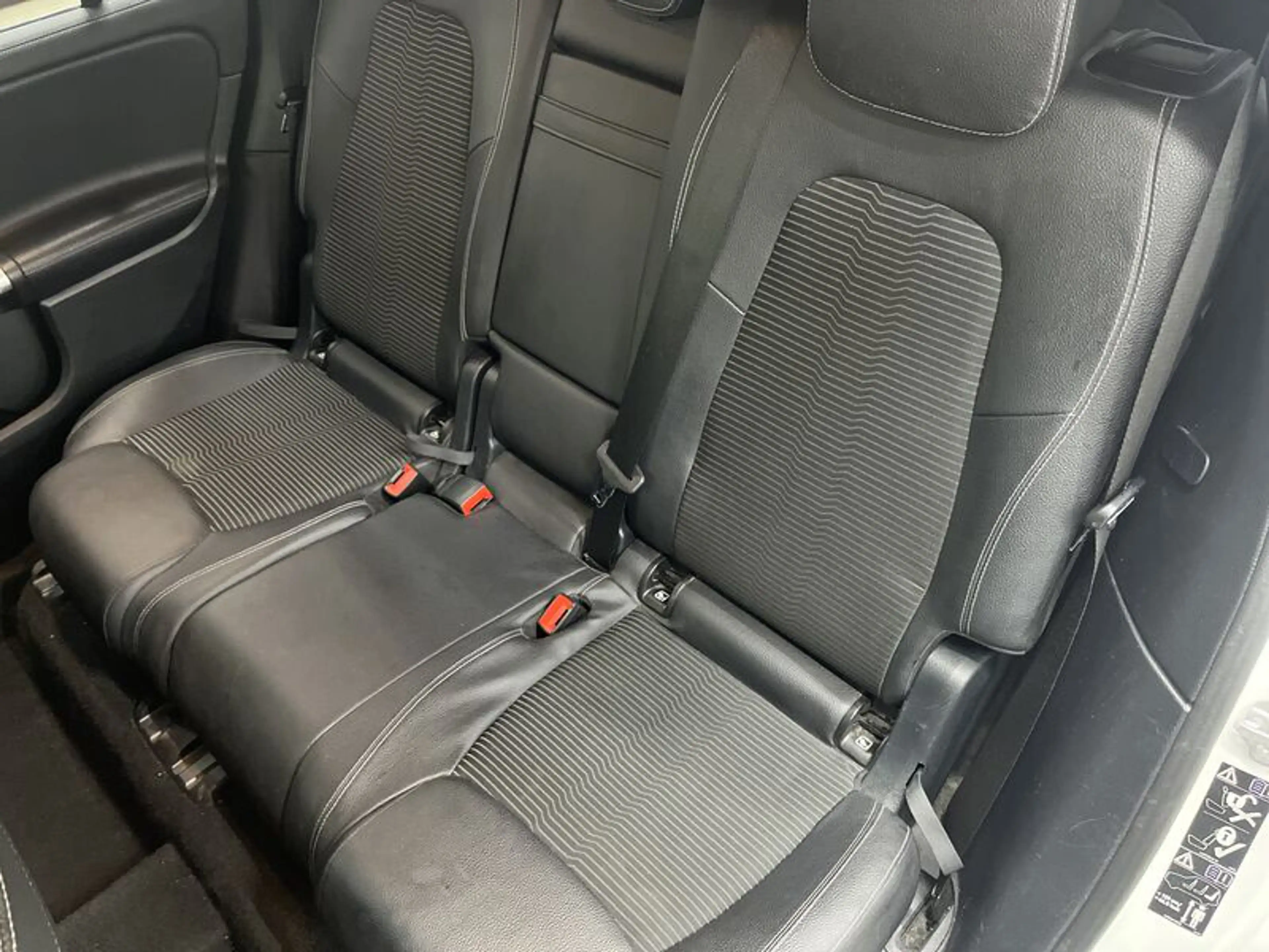 Mercedes-Benz GLB 200 GLB 200 NAVI KLIMAAUT LED RADIO TEMPO MFL SHZ VC KAMERA — photo 10