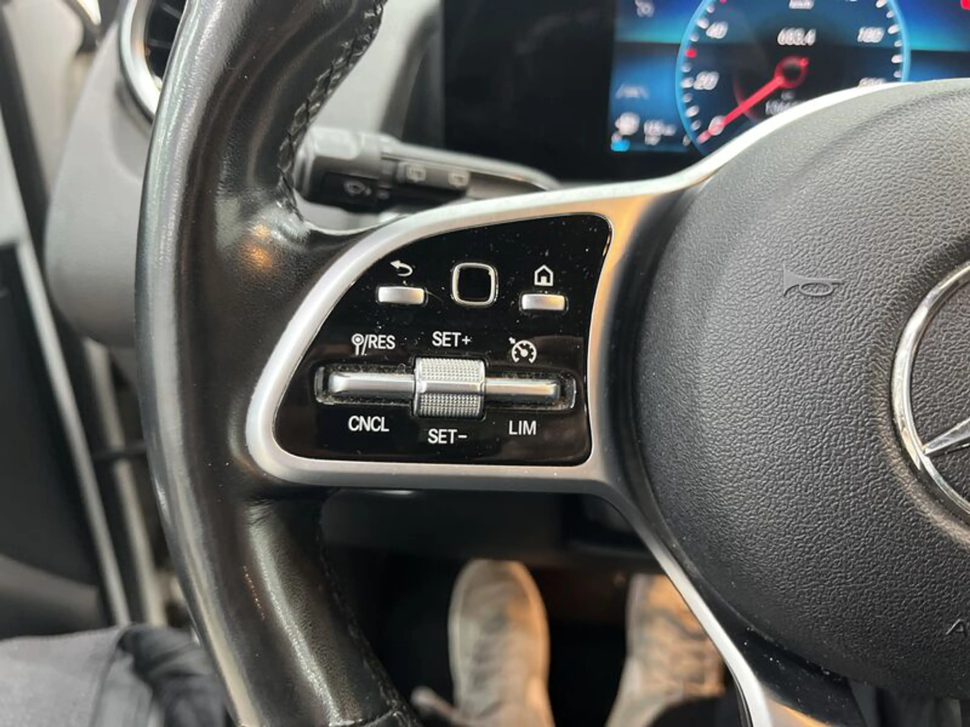 Mercedes-Benz GLB 200 GLB 200 NAVI KLIMAAUT LED RADIO TEMPO MFL SHZ VC KAMERA — photo 9
